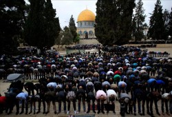 أكثر من 280 ألفا أدوا صلاة الجمعة الأخيرة من شهر رمضان في الأقصى ومواجهات بقلنديا