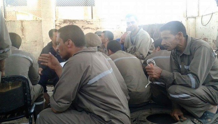 إضراب عمال "حديد عز" للمطالبة برواتبهم المتأخرة