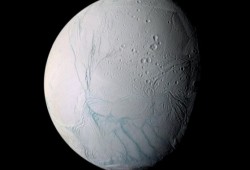 تزايد الإثارة مع احتمالات وجود حياة على أحد أقمار زحل