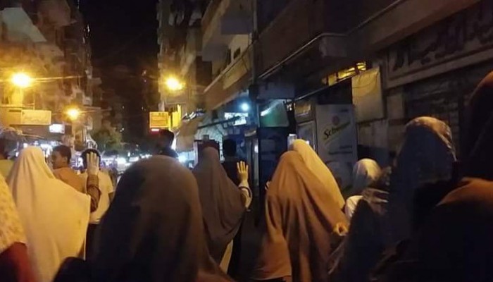 مسيرة ليلية بالسيوف بالإسكندرية تطالب بالإفراج عن المعتقلين