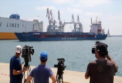 بحمولة اا ألف طن .. سفينة المساعدات التركية لغزة تصل ميناء "أسدود"