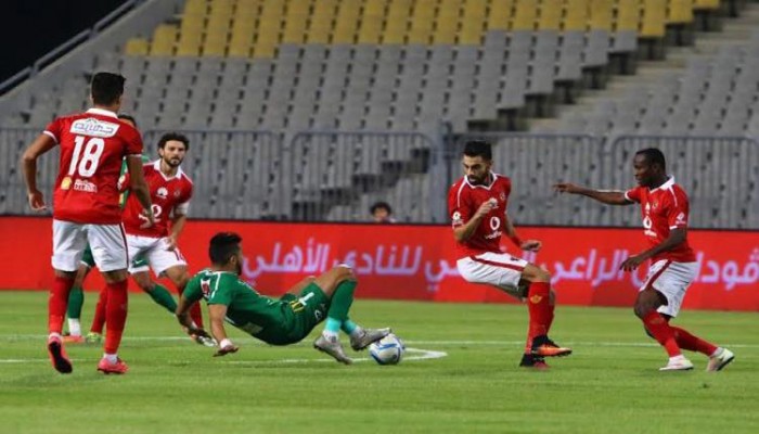 الاتحاد يستغل نقص الأهلي العددي وحالته السيئة ويتعادل معه في الدوري