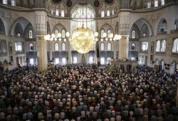 الأتراك والأوربيون يحتفلون بـ"الفطر" والجالية العربية في المقدمة