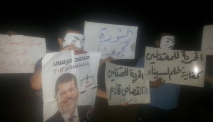 الثورة تجمعنا شعار ثوار ‫‏بئرالعبد‬ في وقفة رافضة لحكم العسكر ليلة عيد الفطر