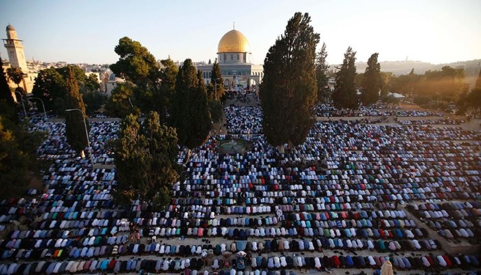 150 ألف شخص يؤدّون صلاة العيد في "الأقصى"