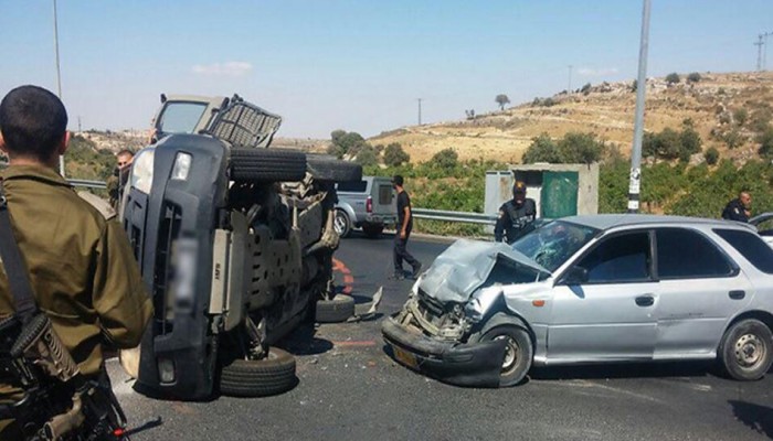 إصابة ثلاثة جنود صهاينة بعملية دهس بالخليل