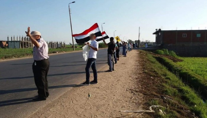 ثوار مركز دمنهور يقدمون تهنئة الرئيس مرسي للأهالي بعيد الفطر