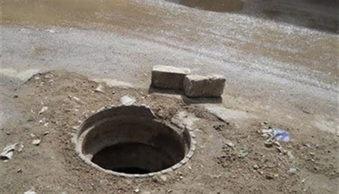 مصرع طفل غرقا فى بالوعة صرف صحى بميت غمر