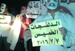 "ثوار الدلنجات" يختتمون أسبوع "الثورة تجمعنا" بوقفة احتجاجية