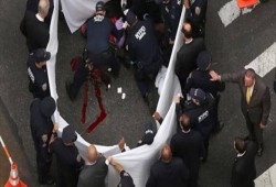 الولايات المتحدة : مقل 5 ضباط أثناء مظاهرة احتجاجية