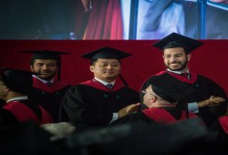 عاصفة من السخرية للانقلابي "بكار" بعد تقصير لحيته في بلاد الغرب