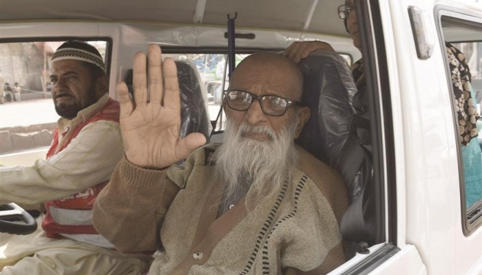 تعرف على "عبدالستار إيدهي" أشهر فاعل خير في باكستان