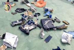 قطع من حطام الطائرة المنكوبة تصل مطار القاهرة قادمة من تل أبيب