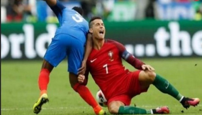 ماذا قال مدافع منتخب فرنسا.. بعد اتهامه بتعمد إصابة "رونالدو"؟