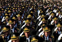 المجلس العسكري التركي يحيل 1325 عقيد إلى التقاعد