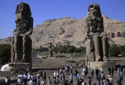 "الإحصاء": تراجع أعداد السائحين بنسبة 51.7%