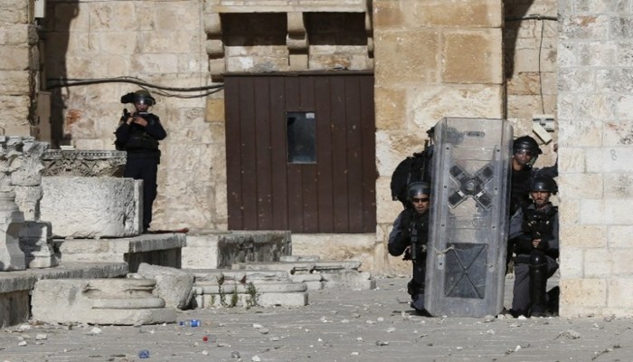 إصابة 13 فلسطينيا خلال اقتحام قوة خاصة إسرائيلية الضفة