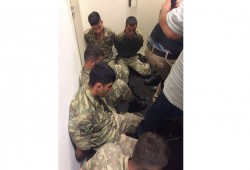 شاهد بالفيديو لحظة اعتقال عدد من عناصر الانقلاب على يد الشرطة التركية