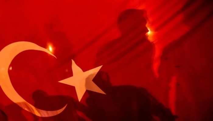 وائل قنديل يكتب :  حتى لا يطير الاصطفاف