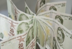 برغم الأحداث .. الليرة التركية تستعيد عافيتها سريعاً أمام الدولار