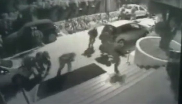 فيديو يوضح الاشتباك بين حرس الرئيس التركي والمجموعة التي أرادت اغتياله