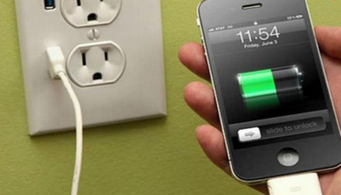 هل تقوم بشحن هاتفك بطريقة صحيحة؟.. 4 أخطاء تقع فيها!