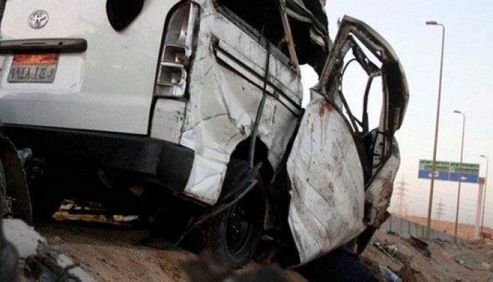 إصابة 18 فى تصادم ميكروباص ومقطورة بالطريق الصحراوى فى الصف