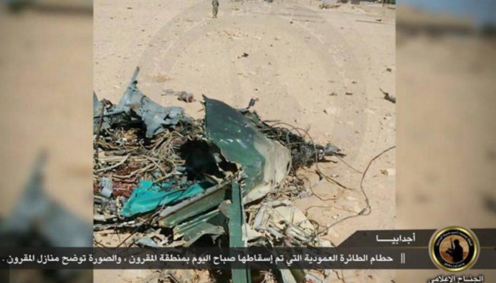 ليبيا : عشرات القتلى باشتباكات وإسقاط مروحية لحفتر في بنغازي