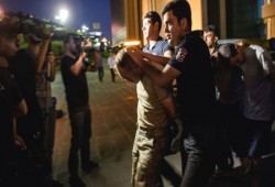 فرار ضابطين تركيين معتقلين من مستشفى عسكري أثناء تلقيهما العلاج