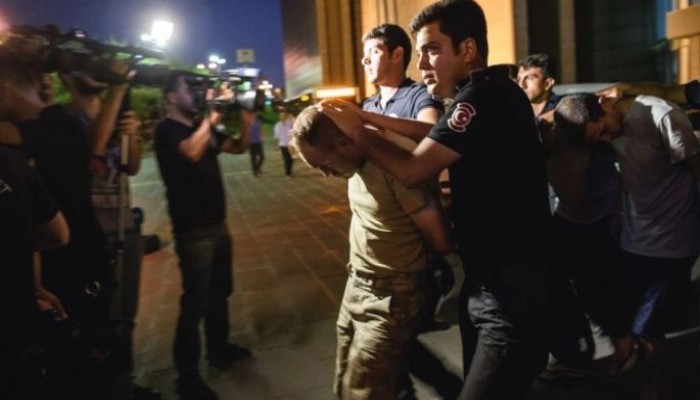 فرار ضابطين تركيين معتقلين من مستشفى عسكري أثناء تلقيهما العلاج