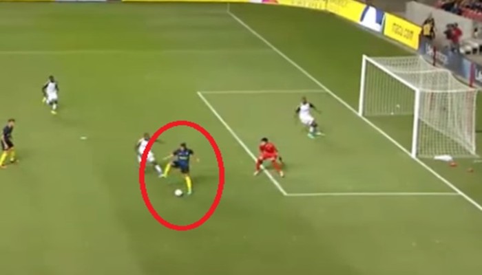 لاعب إنتر يسجل هدفا ساحرا بالكعب في مباراة ودية (فيديو)