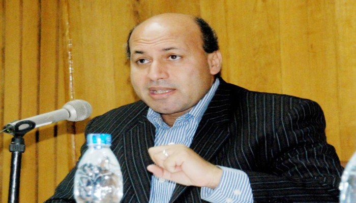 مصطفى عبد السلام يرصد 33 كارثة بسبب ارتفاع الدولار لـ12 جنيه