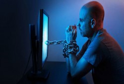 سئمت معصية كلما تبت منه وقعت فيها .. وهى مشاهدة الافلام الاباحية !