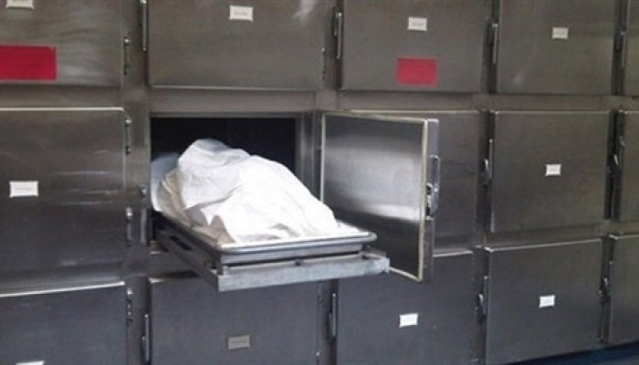 آلالاف يتظاهرون أمام مشرحة مستشفى طهطا عقب وفاة شاب بمركز الشرطة