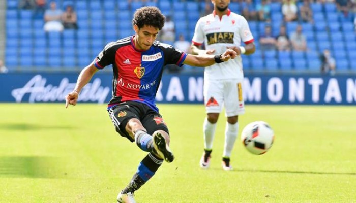 عمر جابر يشارك في فوز عريض لبازل على سيون بافتتاح الدوري