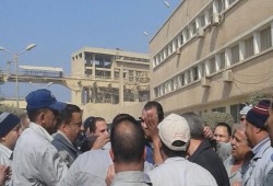 وقفات احتجاجية لمئات العمال بالشرقية وبنها وإدفو