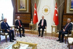 حكومة ومعارضة تركيا يتفقان على صياغة دستور جديد للبلاد