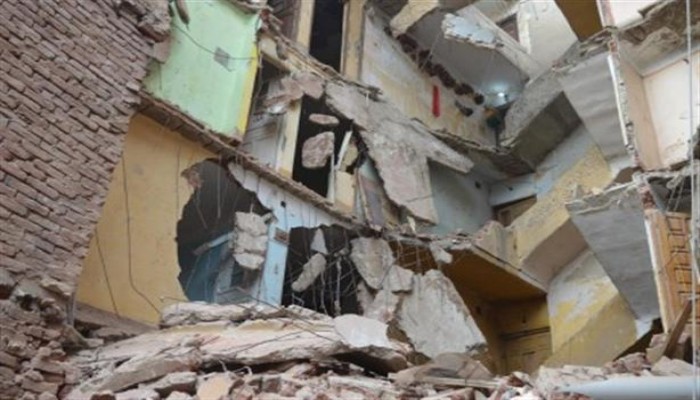 انهيار عقار من 4 طوابق بمحرم بك وسط الإسكندرية