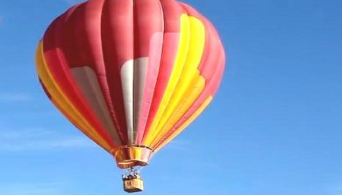 انفجار بالون هوائي يحمل 16 راكبا في أمريكا