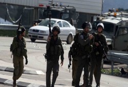 الاحتلال الصهيوني يعتقل 4 شبان فلسطينيين عند حاجز حوارة بزعم حيازتهم سكاكين