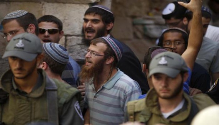 الصهاينة يقتحمون الأقصى