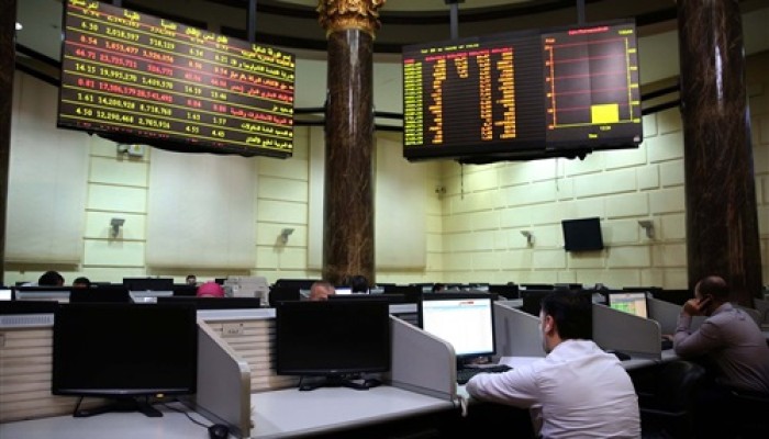 مبيعات العرب والأجانب تهوي بالبورصة وتخسر 2.81 مليار جنيه