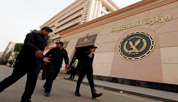 ضابط يقتحم شقة زميله ويسرق سلاحه و58 ألف جنيه