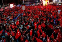 الأتراك يتظاهرون لليوم 17 على التوالي