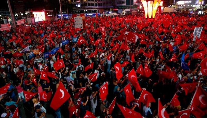 الأتراك يتظاهرون لليوم 17 على التوالي