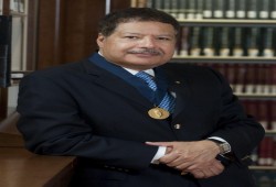 وفاة العالم المصري الدكتور "أحمد زويل"