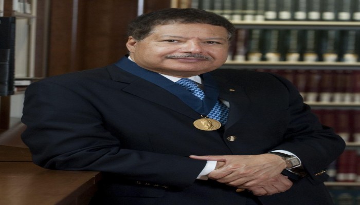 وفاة العالم المصري الدكتور "أحمد زويل"