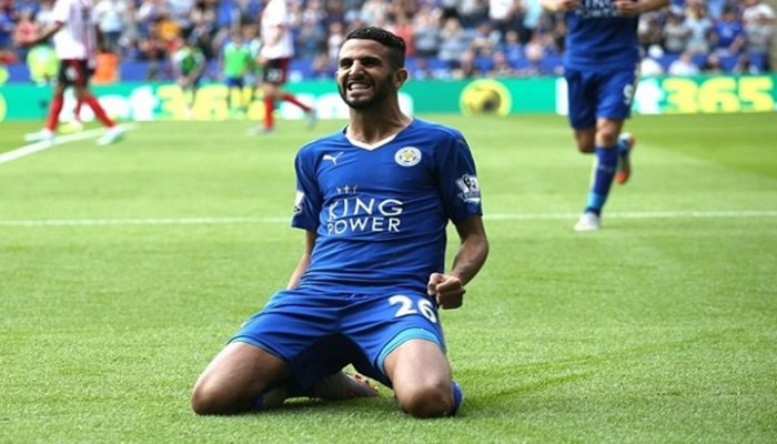 صحيفة بريطانية: فينغر يقنع رياض محرز بحمل قميص آرسنال