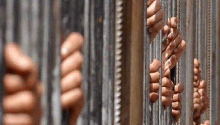 أهالي معتقلي "أبشواي": المأمور يمنع دخول الأطفال أثناء الزيارة