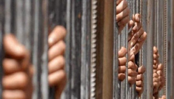 أهالي معتقلي "أبشواي": المأمور يمنع دخول الأطفال أثناء الزيارة